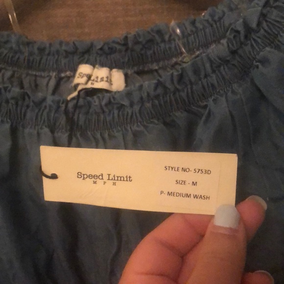 Chambray Off -the-Shoulder Crinkle Crop Top - Picture 2 of 4